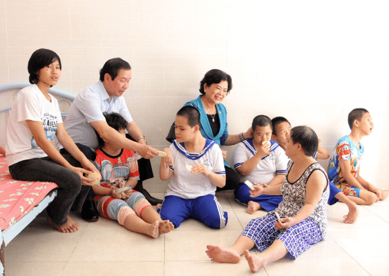 tham nom trò chuyện cùng người bị chất độc da cam
