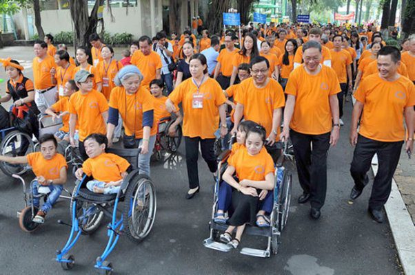 vui chơi cùng bệnh nhân chất độc màu da cam